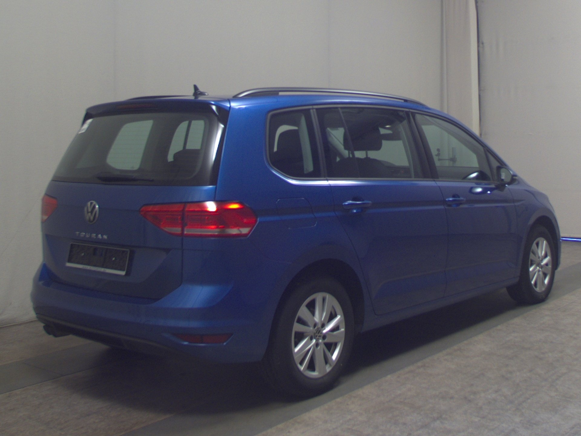 Volkswagen Touran 2.0 TDI Comf. Navi AID ACC Shz PDC BT 4