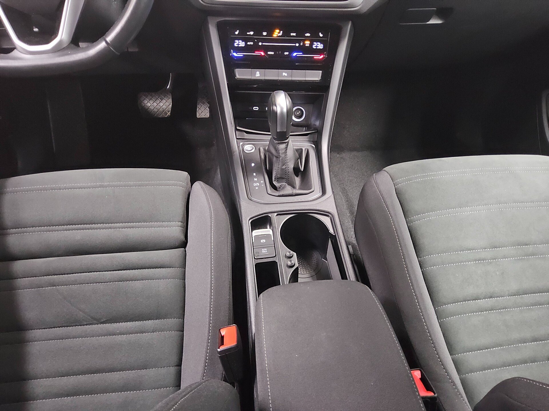 Volkswagen Touran 2.0 TDI Comf. Navi AID ACC Shz PDC BT 6