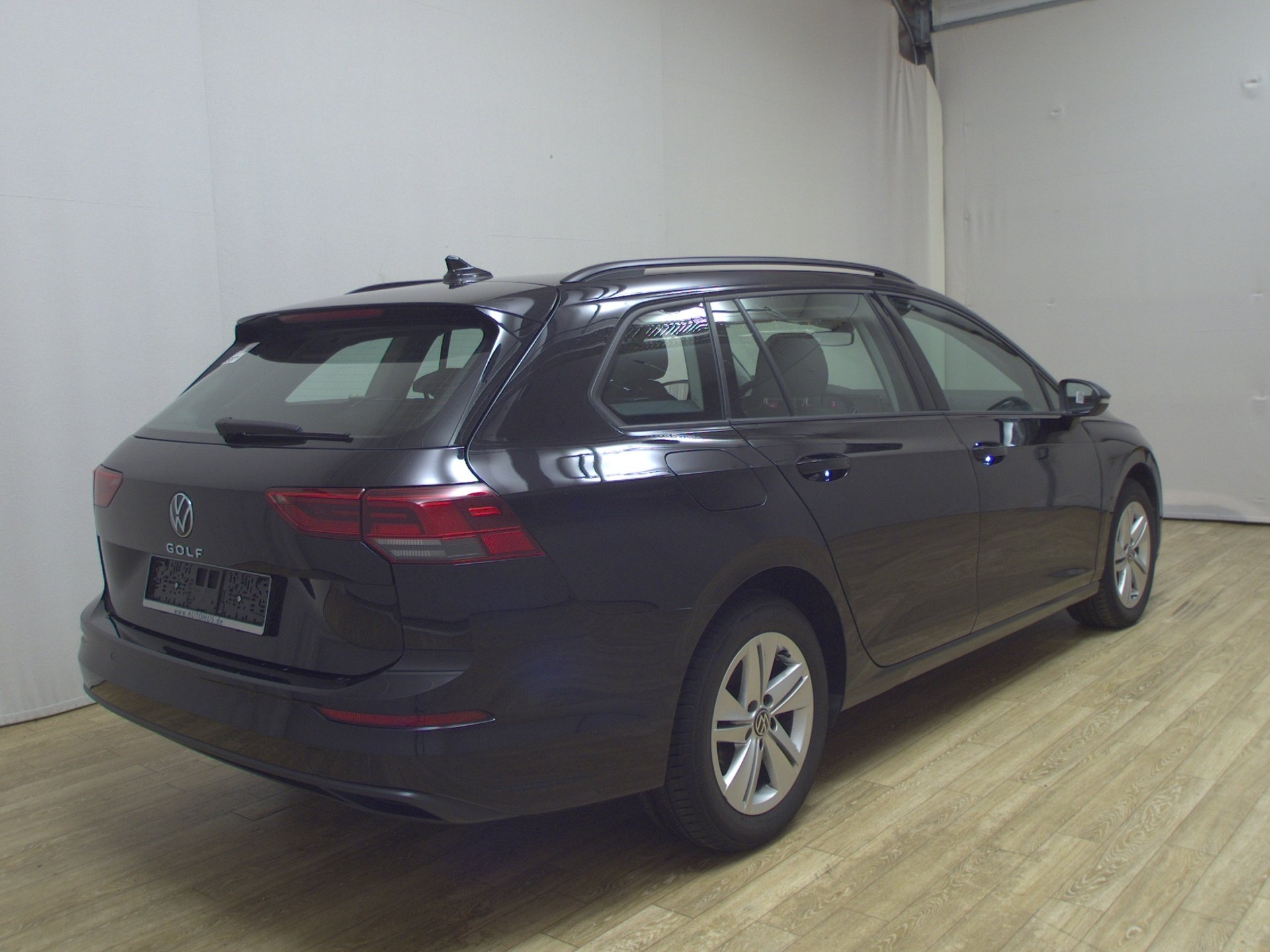 Volkswagen Golf-8 Var. 2.0 TDI Life Navi DC LED+ ACC 4