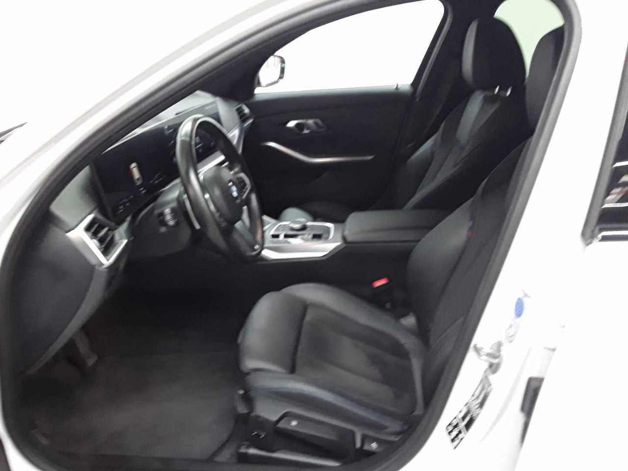 BMW 330i Touring xDrive Aut. 3
