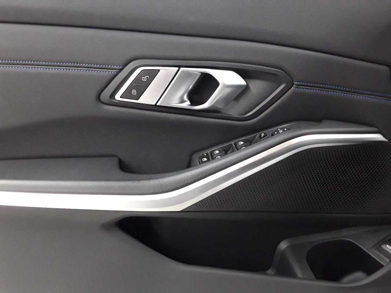 BMW 330i Touring xDrive Aut. 4