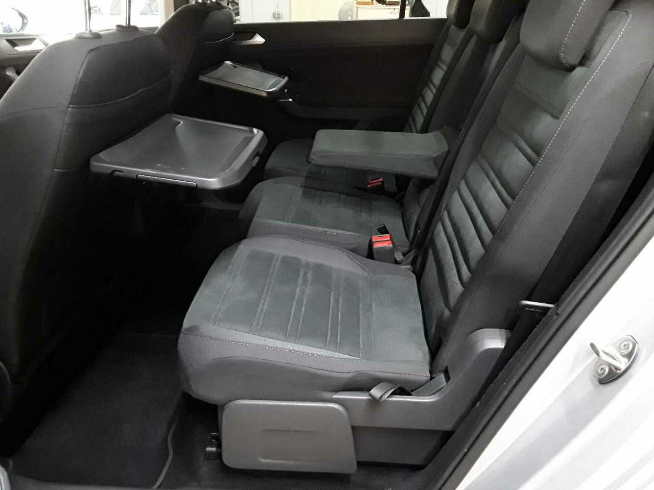 Volkswagen Touran 2.0 TDI SCR DSG Comfortline 13