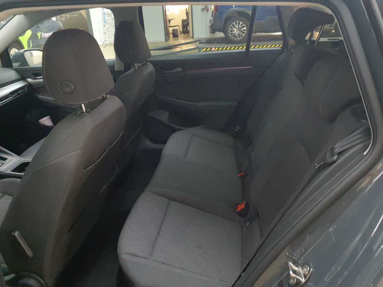 Volkswagen Golf Variant 1.5 eTSI OPF DSG Life 13