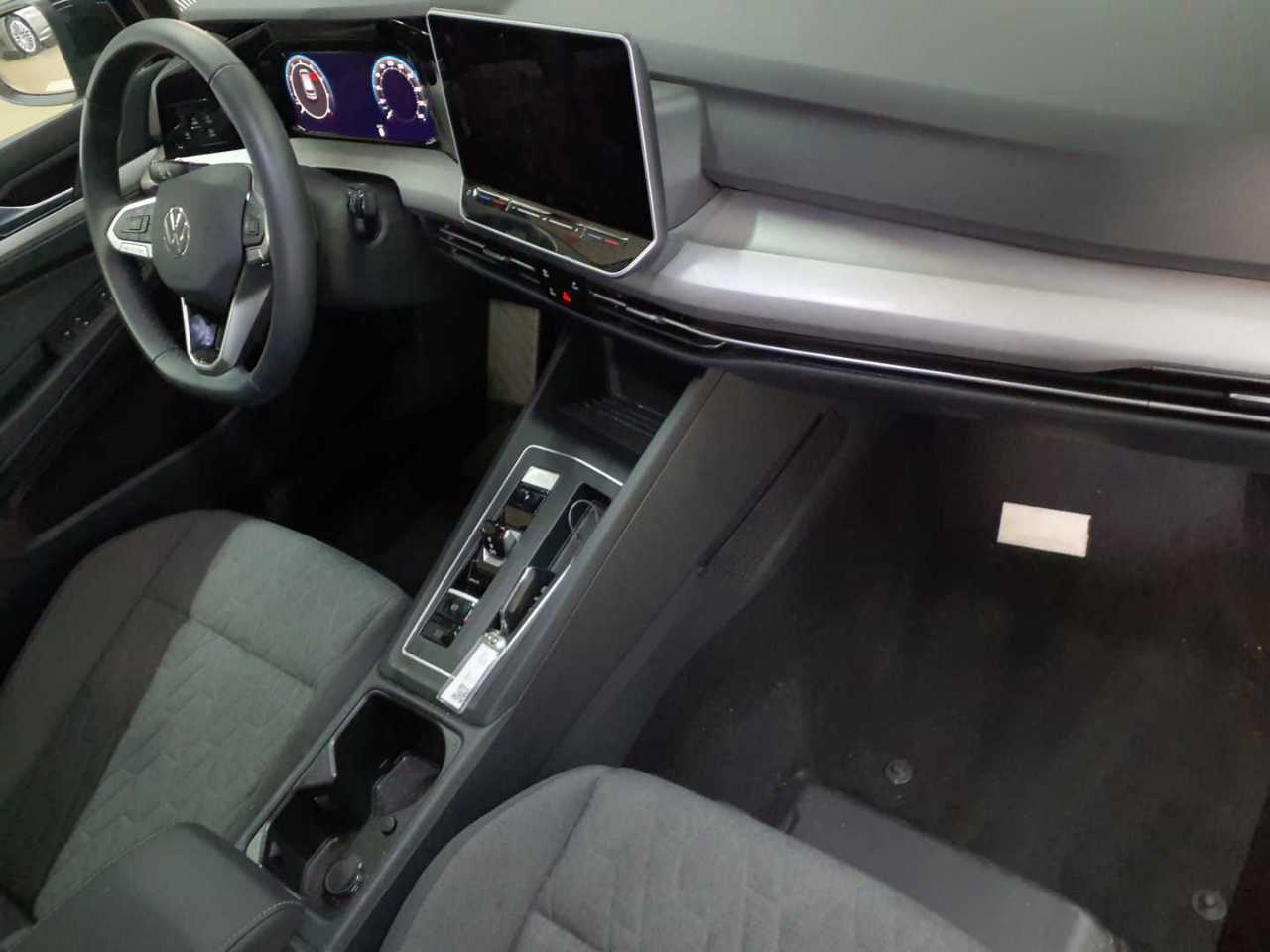 Volkswagen Golf 1.5 eTSI OPF DSG Life 9