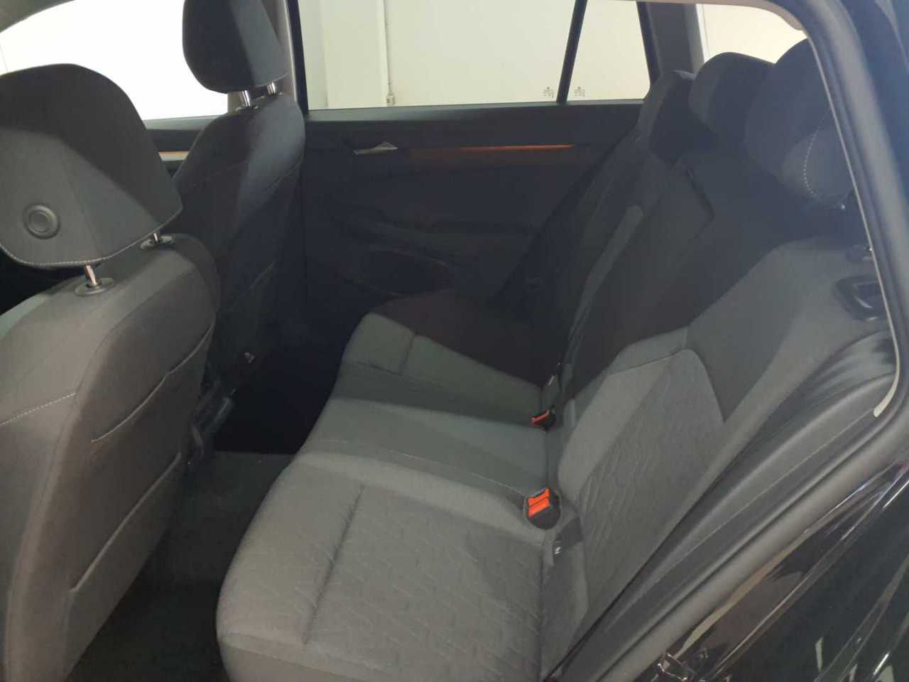 Volkswagen Golf Variant 1.5 eTSI OPF DSG Life 13