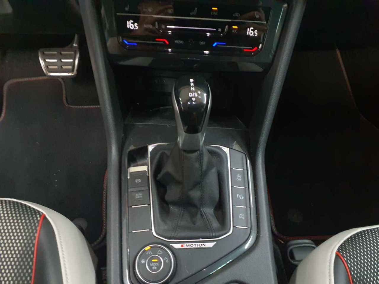 Volkswagen Tiguan 2.0 TSI OPF 4MOTION DSG URBAN SPORT 10