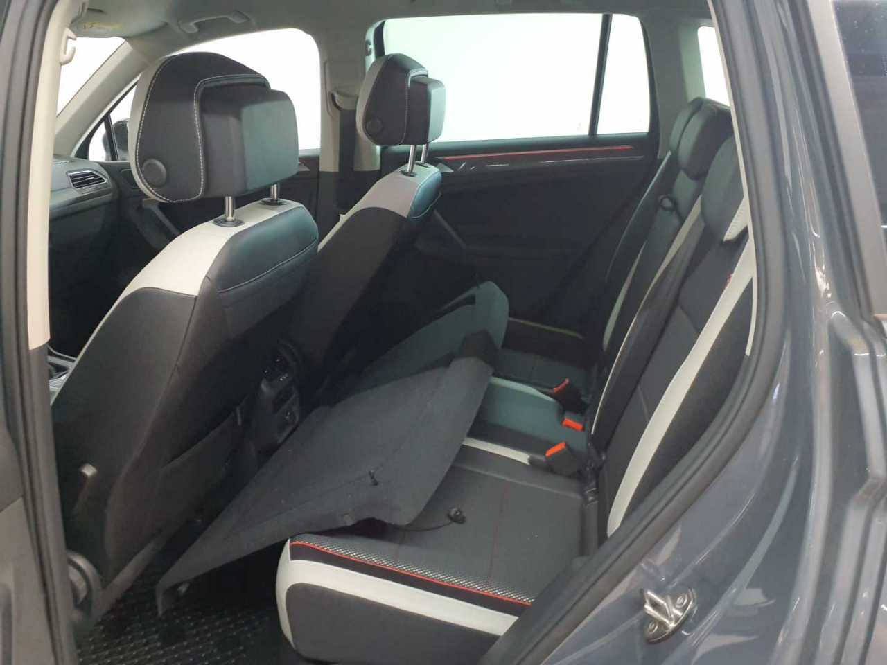 Volkswagen Tiguan 2.0 TSI OPF 4MOTION DSG URBAN SPORT 13
