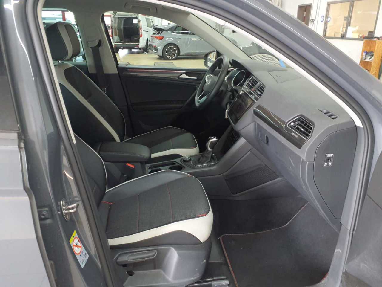 Volkswagen Tiguan 2.0 TSI OPF 4MOTION DSG URBAN SPORT 8