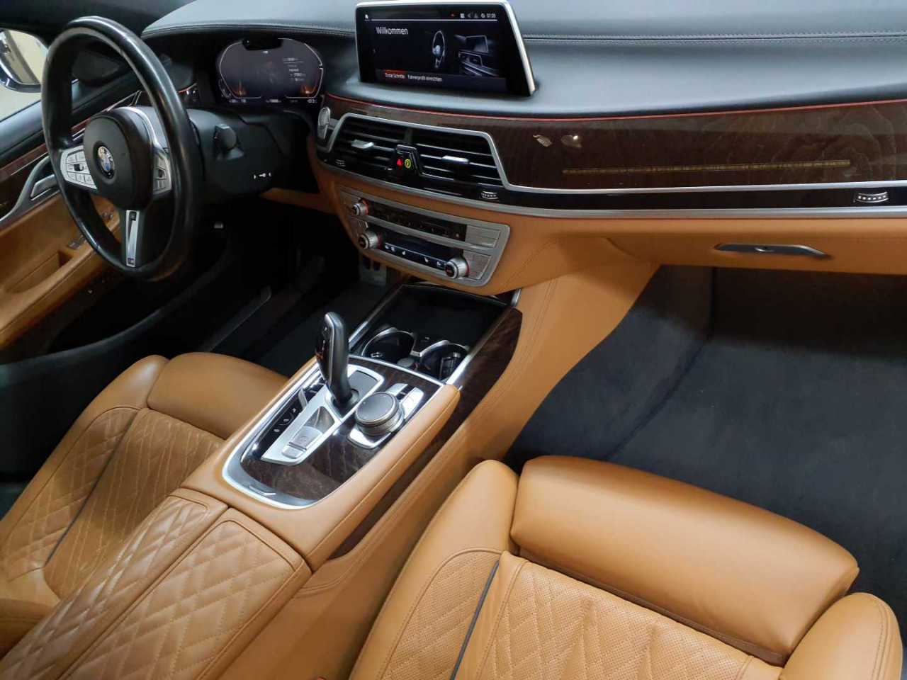 BMW 750i xDrive 9