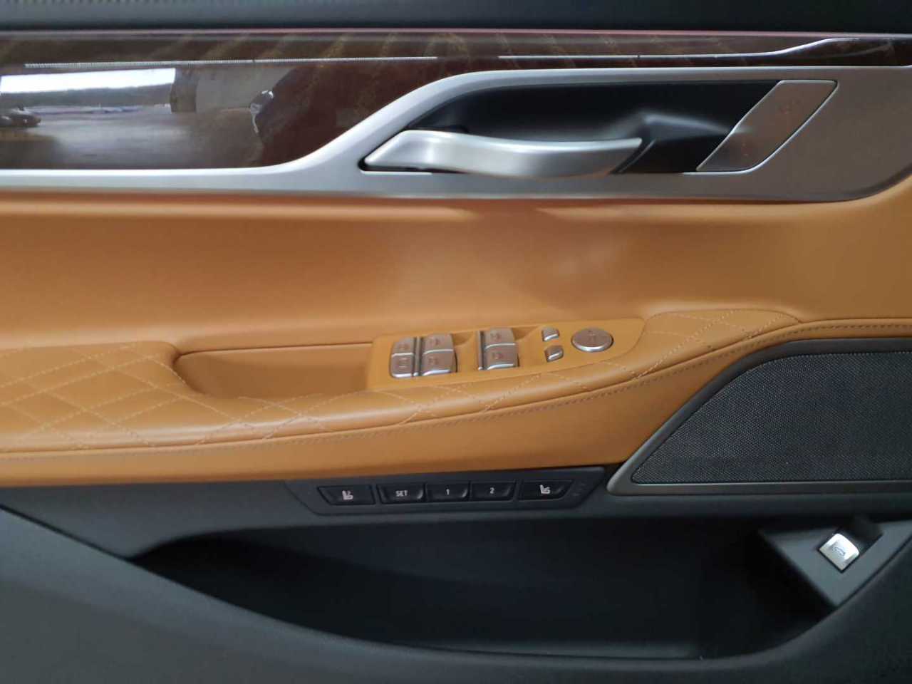 BMW 750i xDrive 19