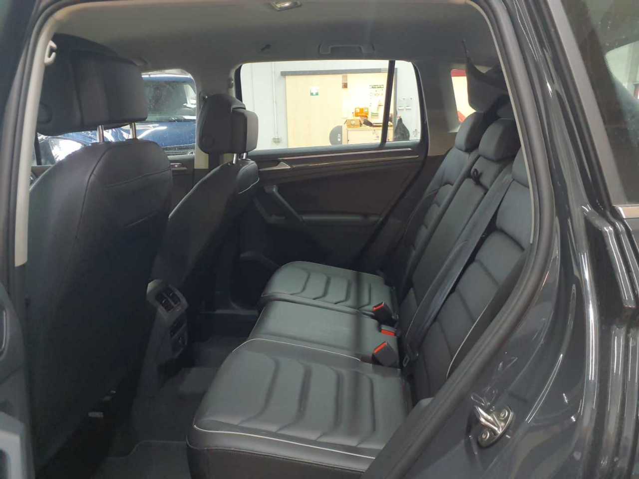 Volkswagen Tiguan 2.0 TDI SCR DSG Elegance 13