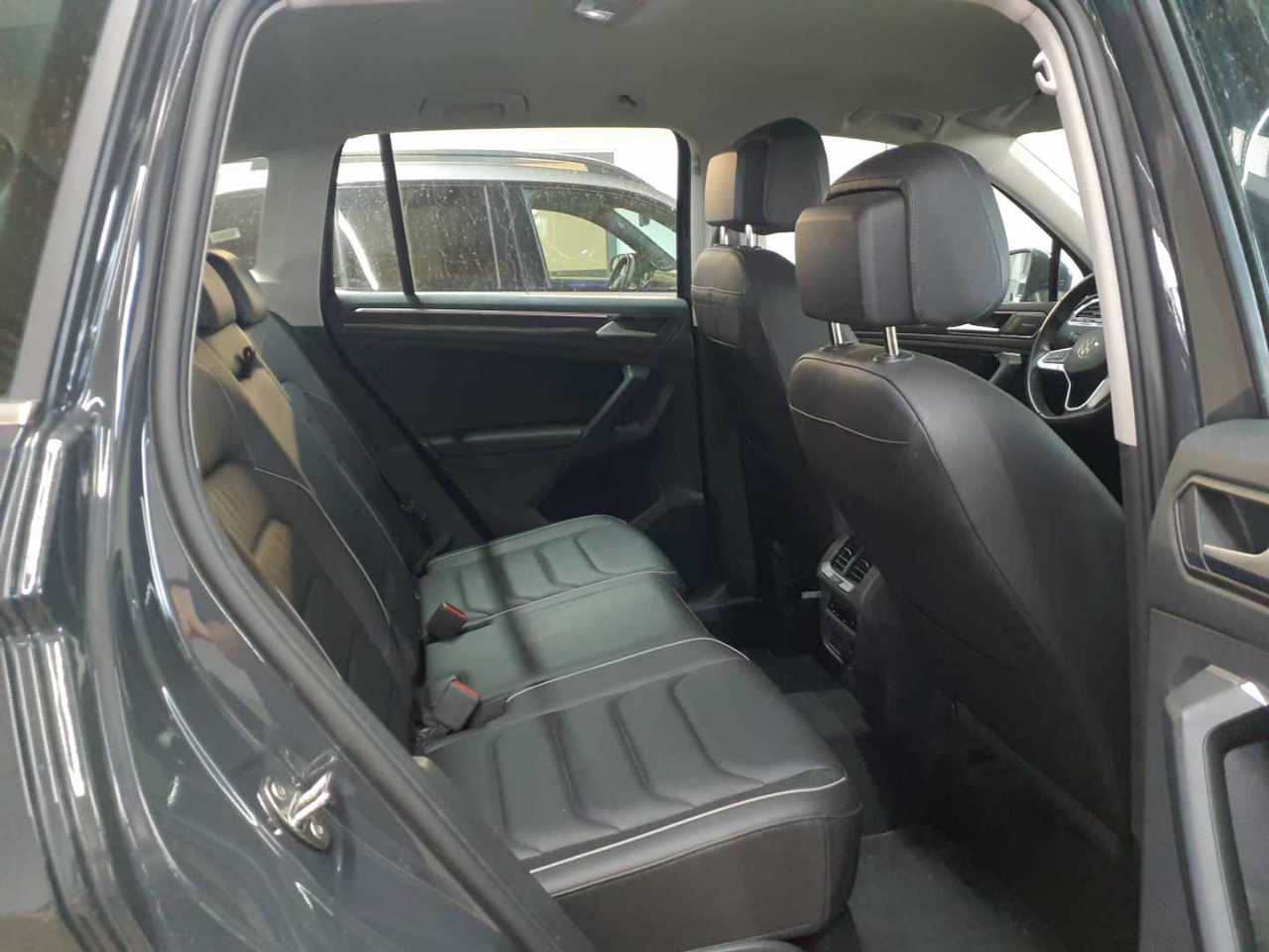 Volkswagen Tiguan 2.0 TDI SCR DSG Elegance 14
