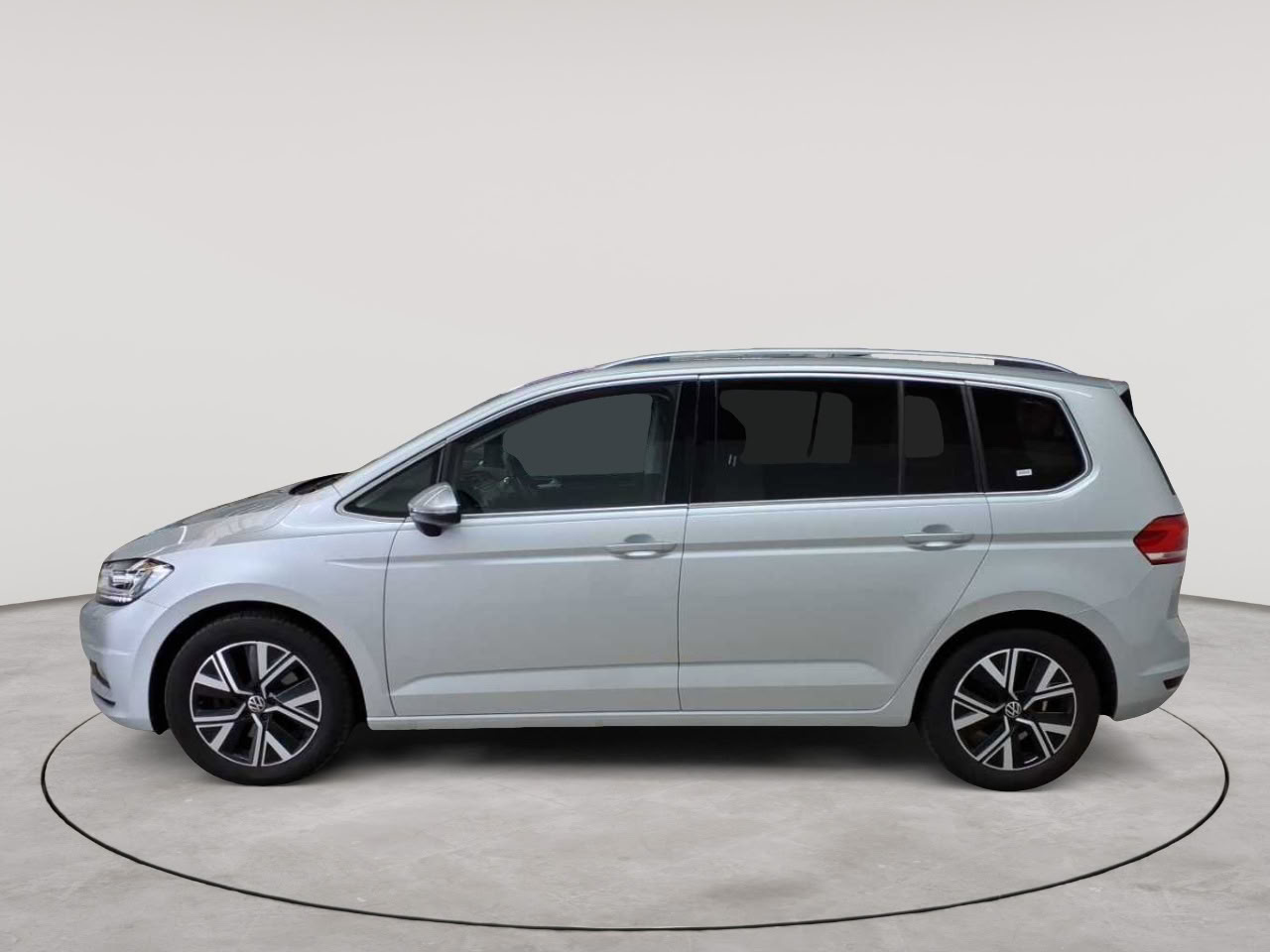 Volkswagen Touran 2.0 TDI SCR DSG Highline 6