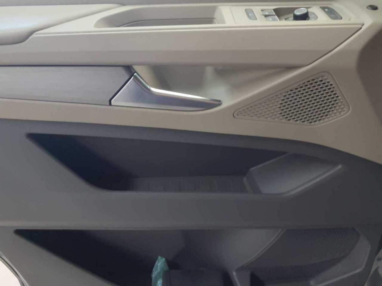 Volkswagen Multivan Kurz Life 18