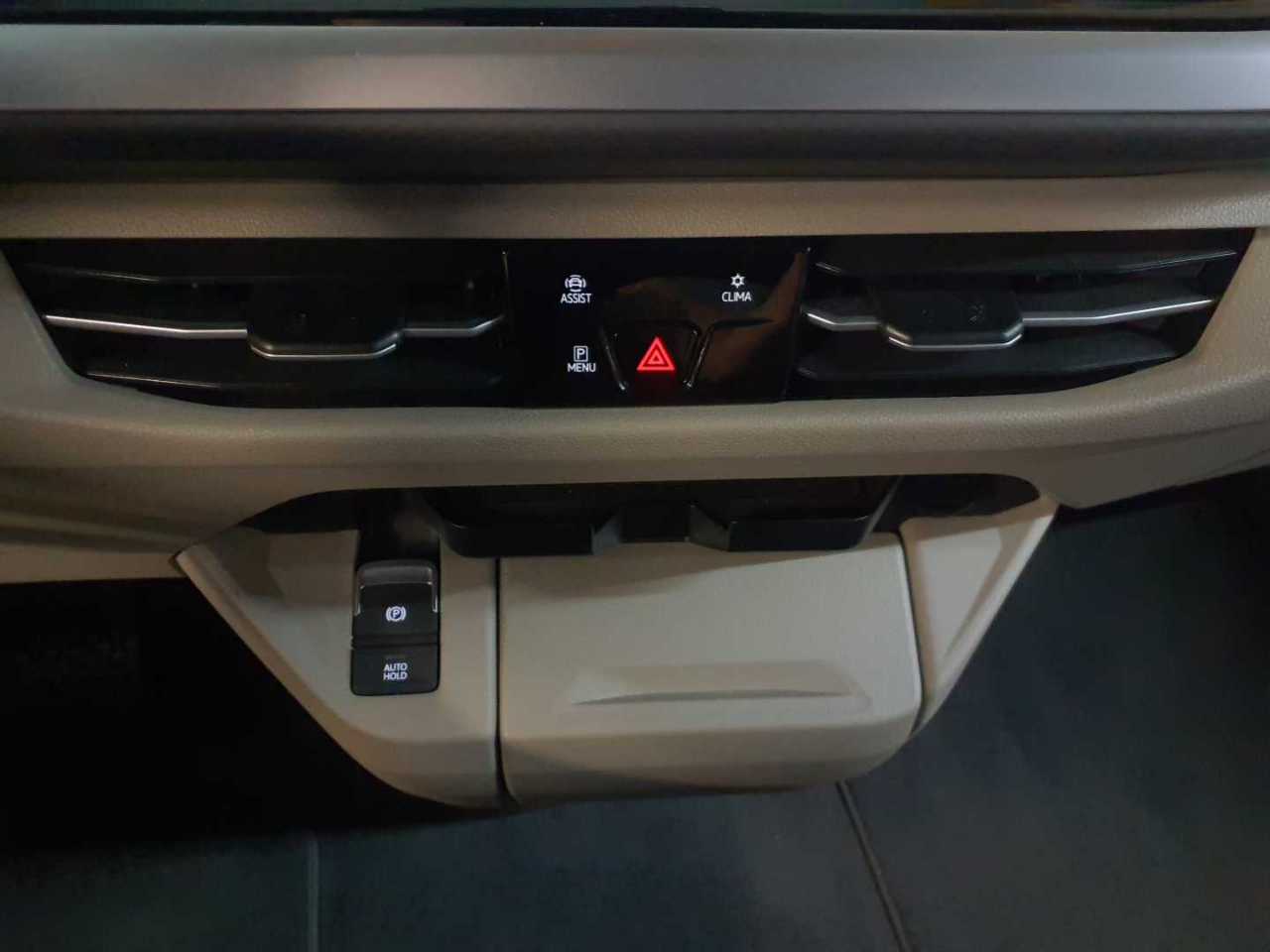Volkswagen Multivan Kurz Life 10