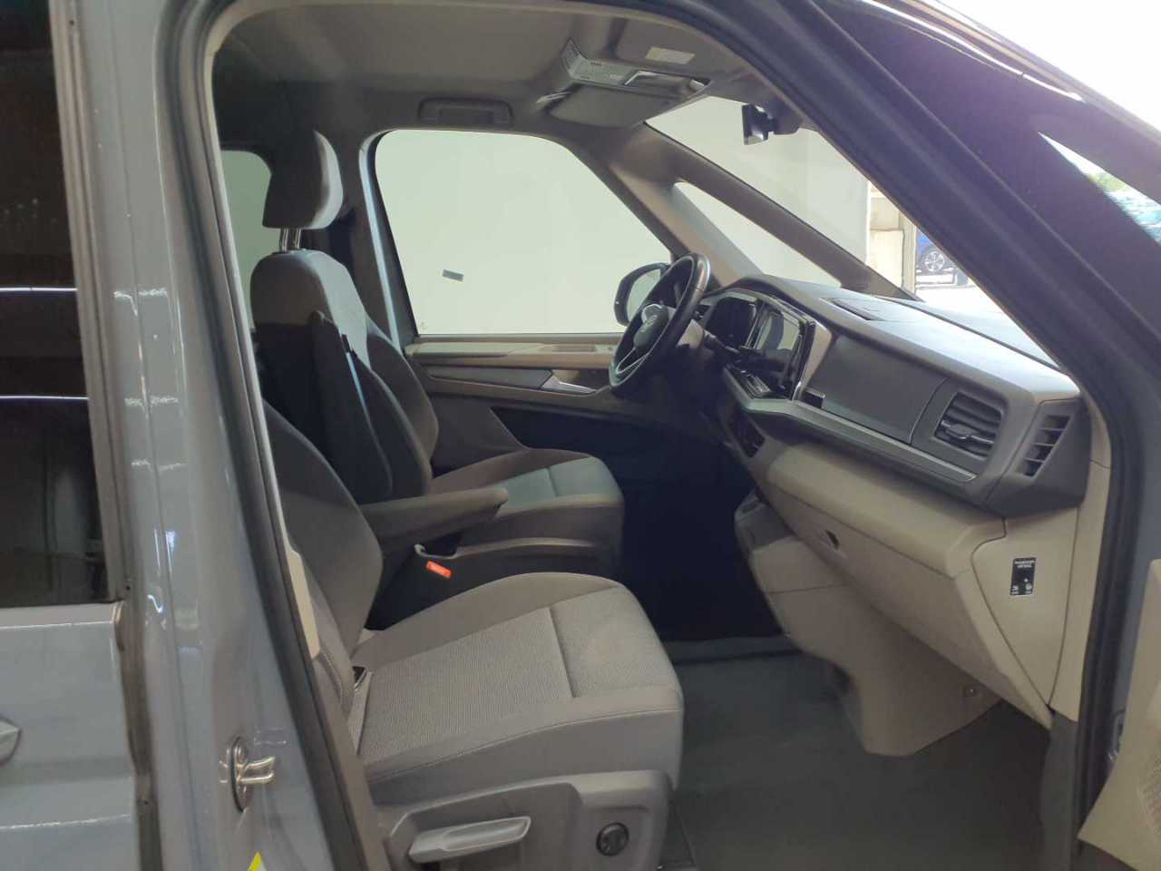 Volkswagen Multivan Kurz Life 8