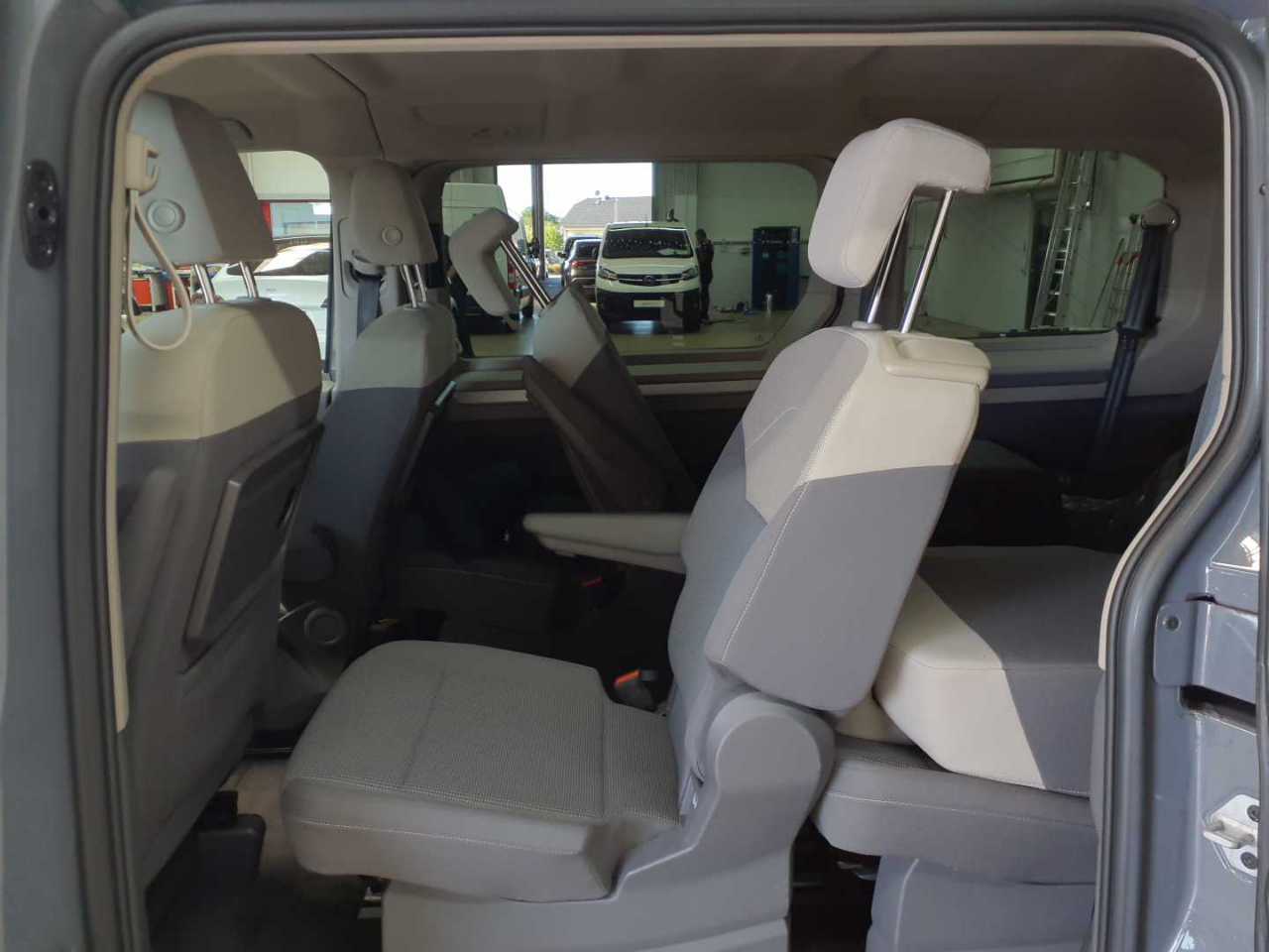 Volkswagen Multivan Kurz Life 13