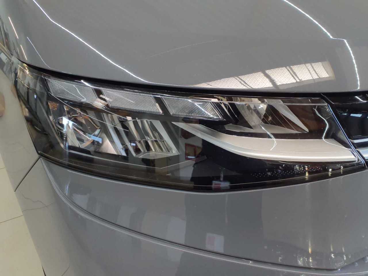Volkswagen Multivan Kurz Life 17