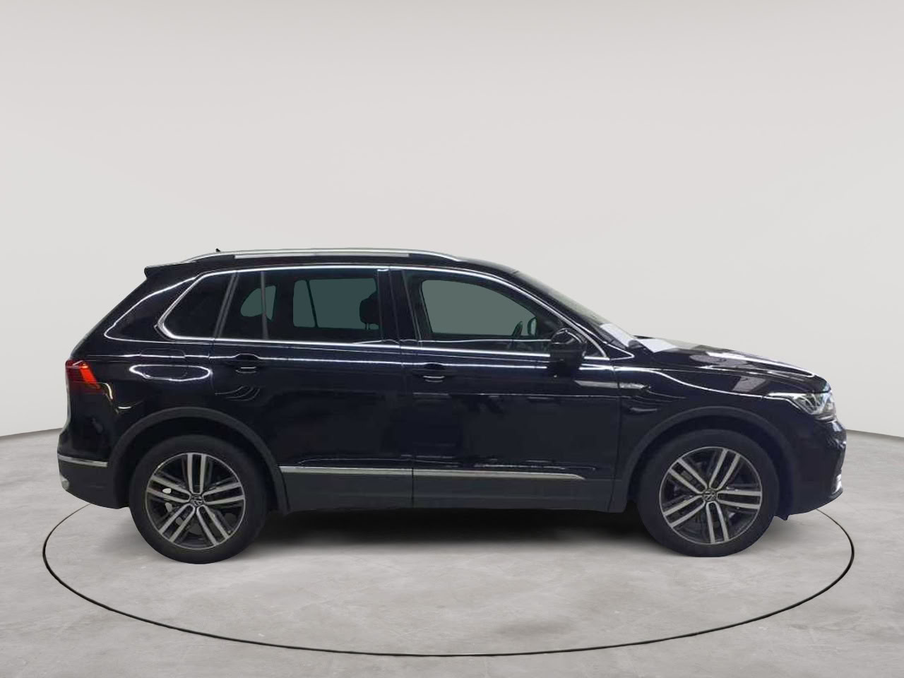 Volkswagen Tiguan 2.0 TDI SCR 4MOTION DSG Elegance 3