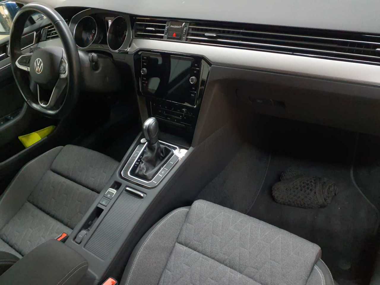 Volkswagen Passat Variant 2.0 TDI SCR DSG Business 12