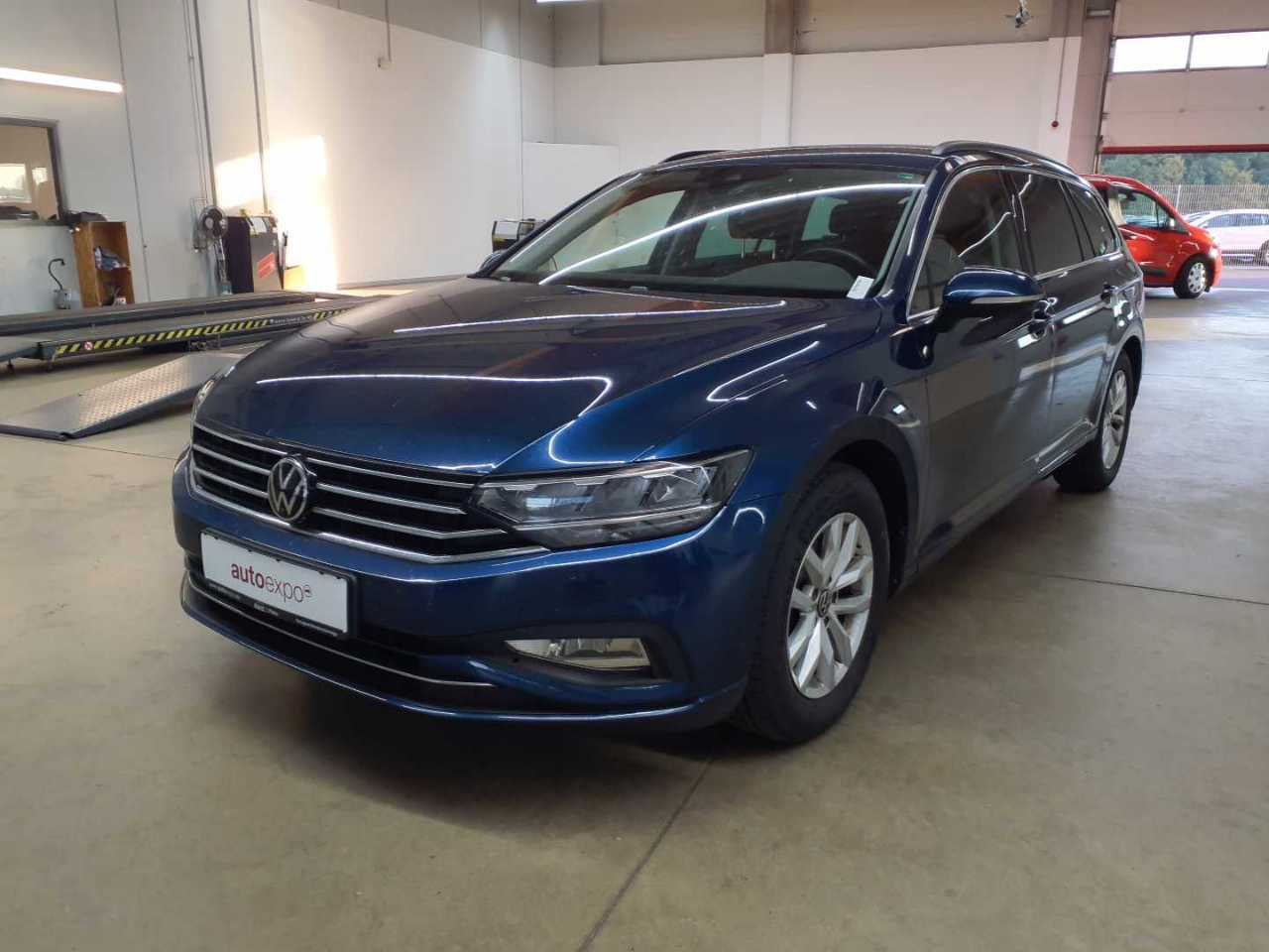 Volkswagen Passat Variant 2.0 TDI SCR DSG Business 3