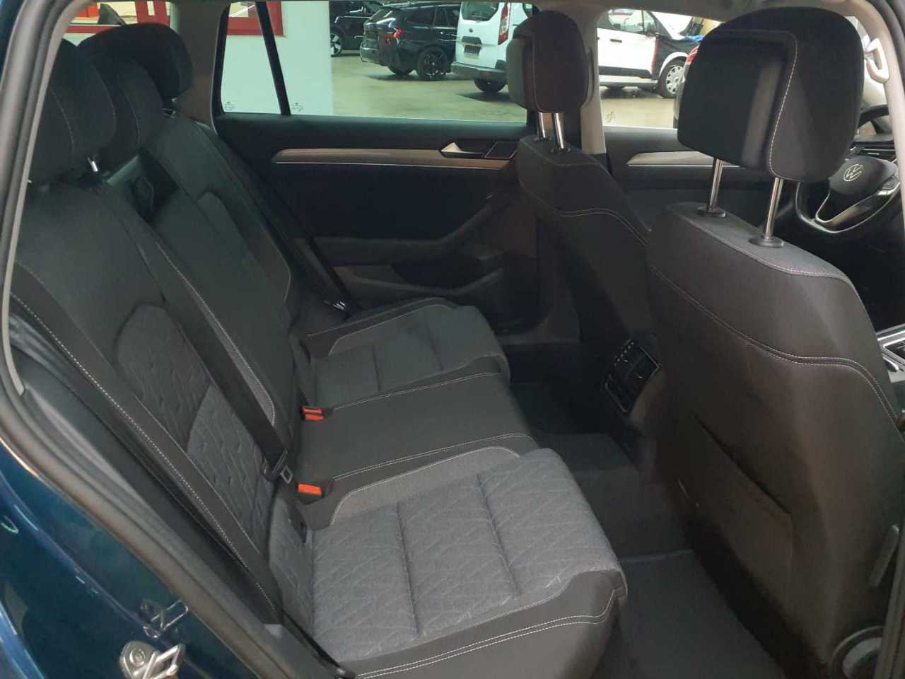 Volkswagen Passat Variant 2.0 TDI SCR DSG Business 10