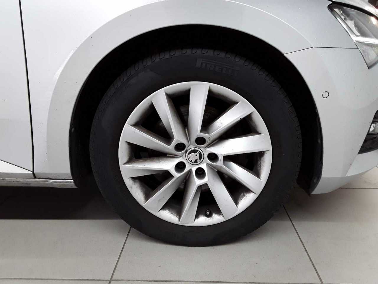 Skoda Superb Combi 2.0 TDI 4x4 DSG Ambition 19