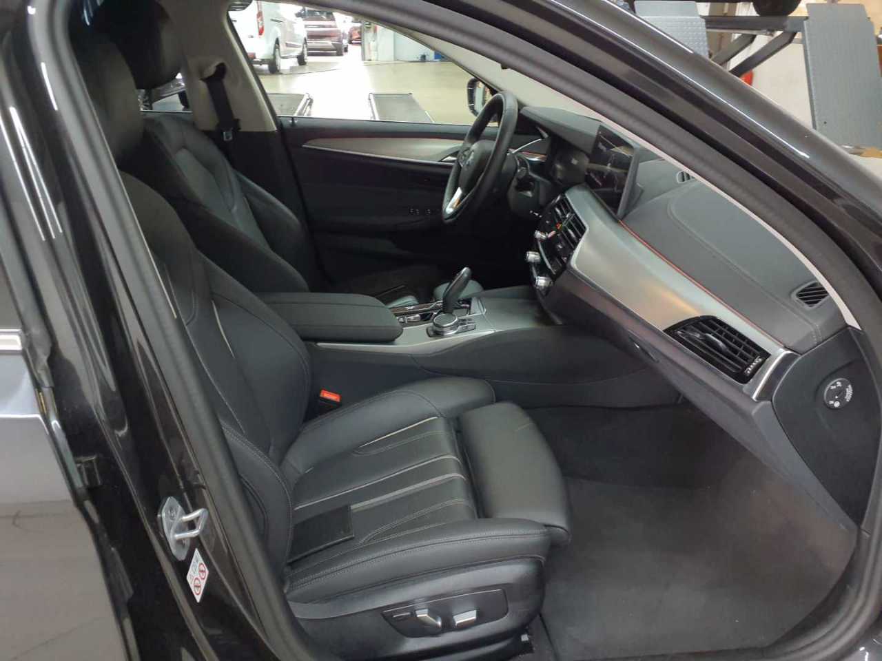 BMW 530d Touring Aut. Luxury Line 8