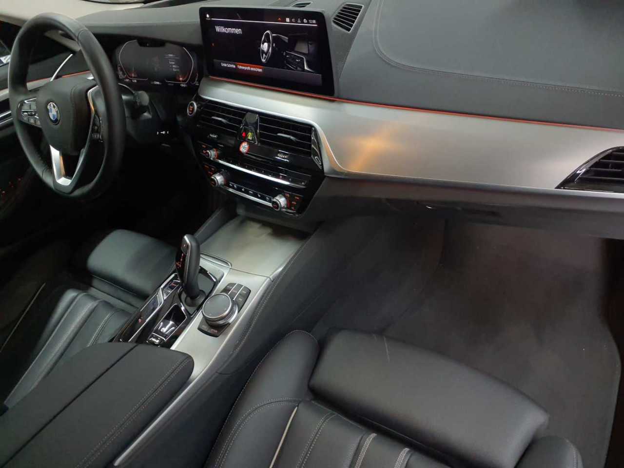 BMW 530d Touring Aut. Luxury Line 9