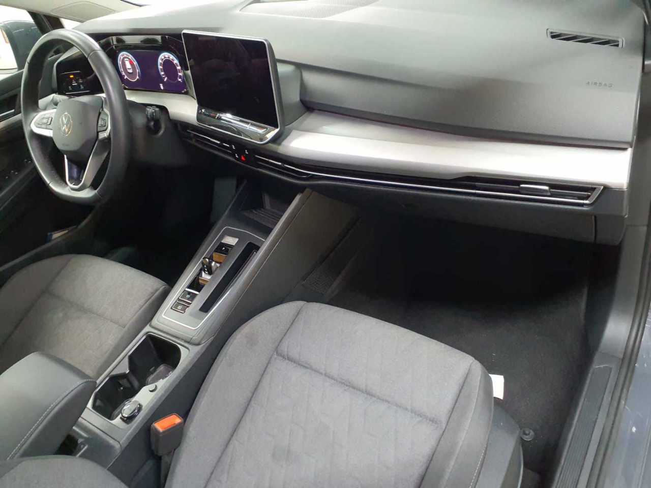 Volkswagen Golf 1.5 eTSI OPF DSG Life 9