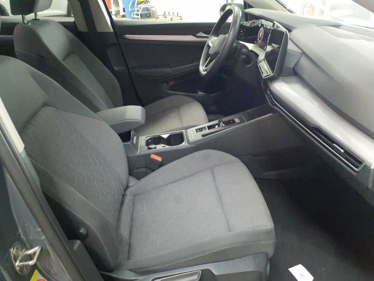 Volkswagen Golf 1.5 eTSI OPF DSG Life 8