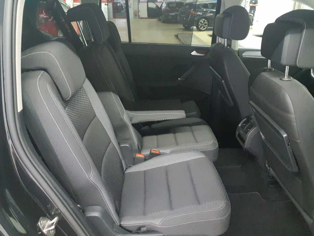Volkswagen Touran 2.0 TDI SCR DSG ACTIVE 13