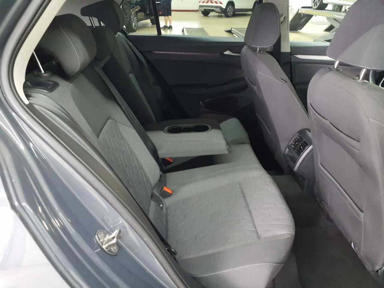 Volkswagen Golf 1.5 eTSI OPF DSG Life 13