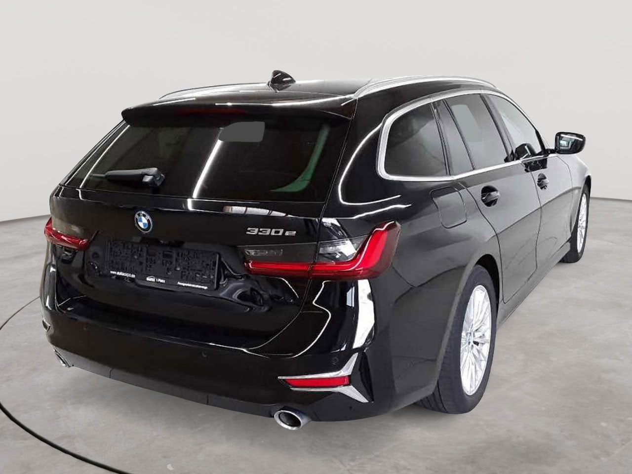BMW 330e Touring Aut. Luxury Line 4