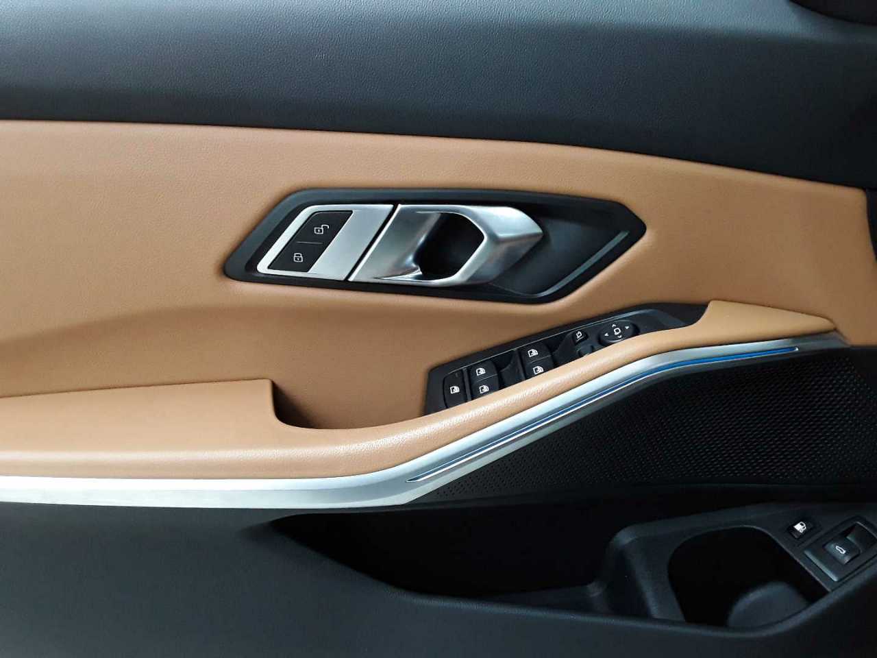 BMW 330e Touring Aut. Luxury Line 17