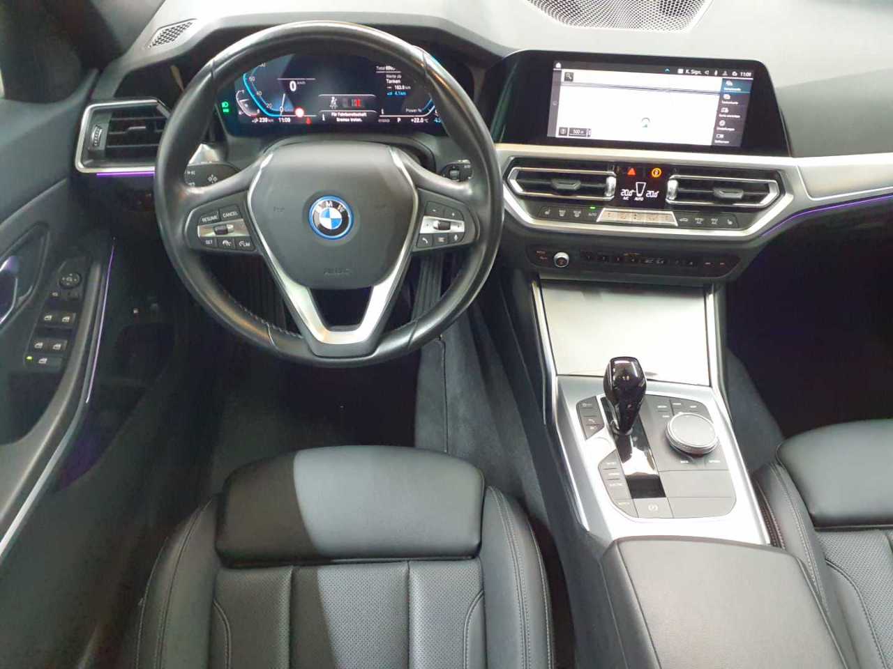 BMW 330e Touring xDrive Aut. Sport Line 9