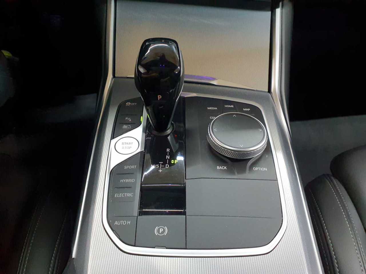 BMW 330e Touring xDrive Aut. Sport Line 10