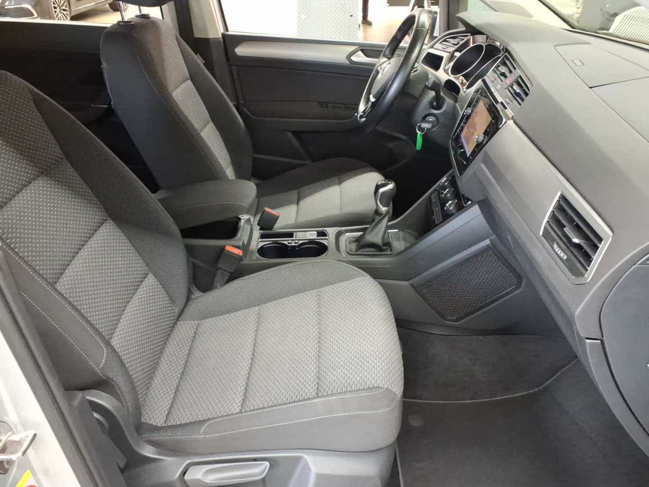 Volkswagen Touran 2.0 TDI SCR Comfortline 8