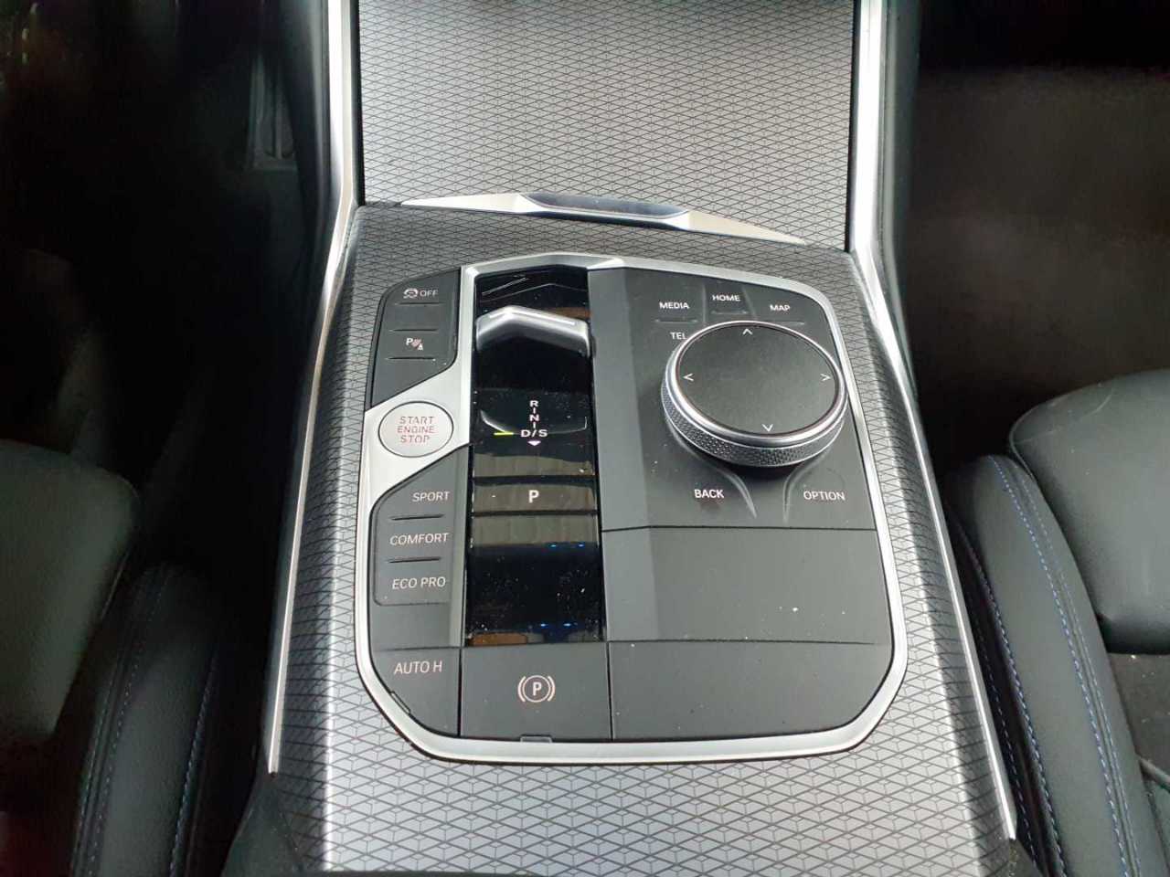BMW M340d Touring xDrive 10
