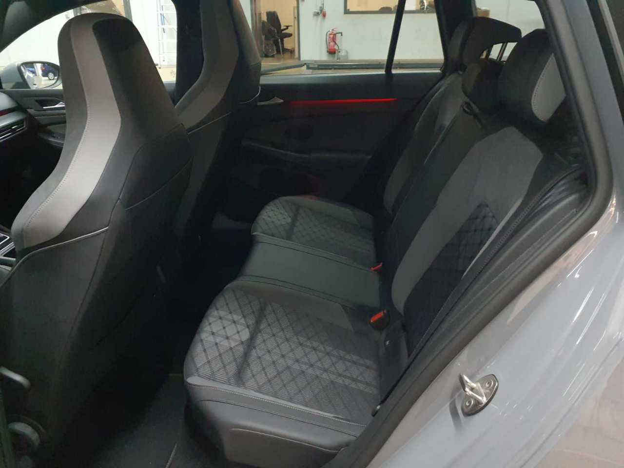 Volkswagen Golf Variant 2.0 TDI SCR DSG R-Line 13