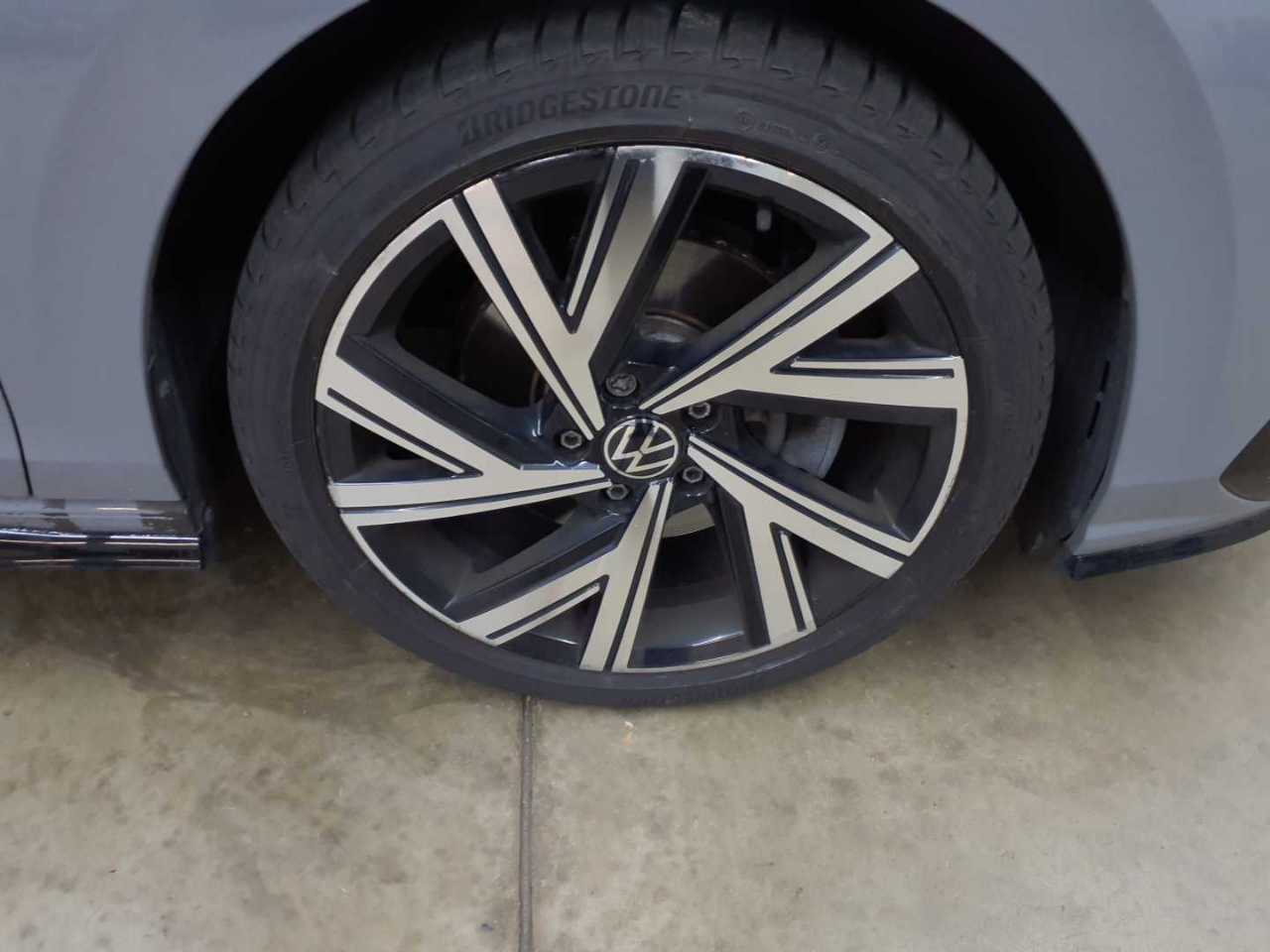 Volkswagen Golf Variant 2.0 TDI SCR DSG R-Line 16