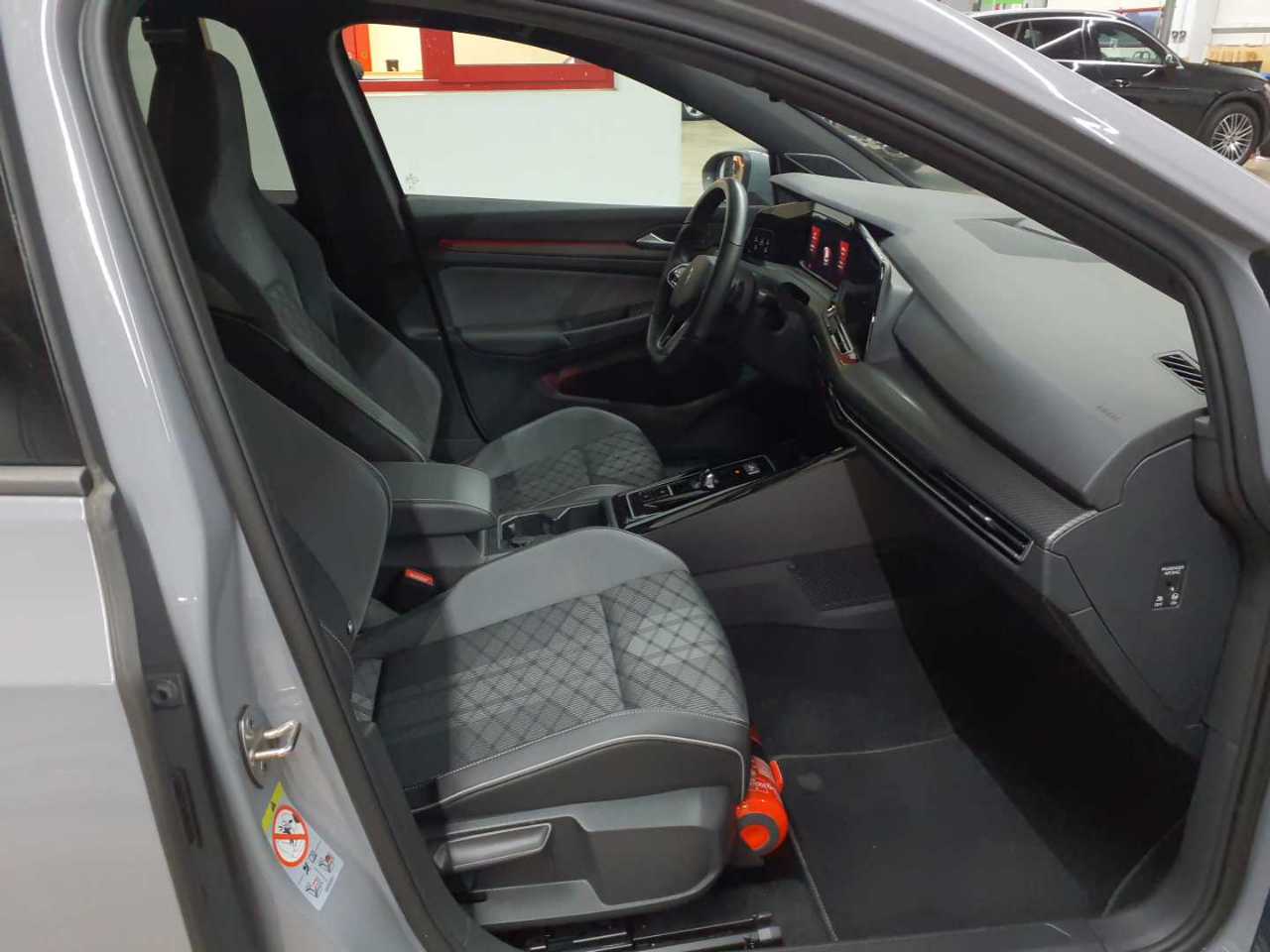 Volkswagen Golf Variant 2.0 TDI SCR DSG R-Line 8