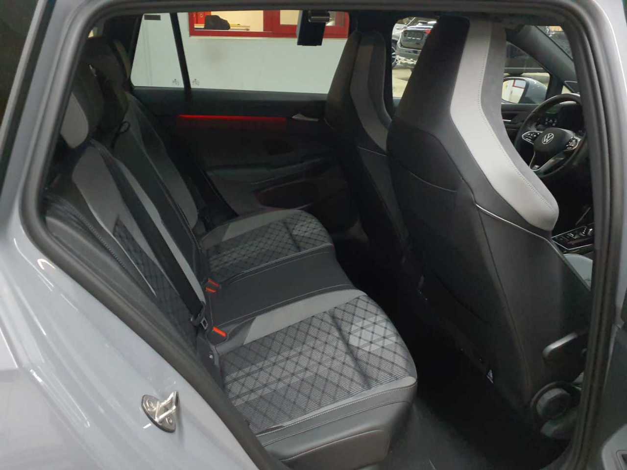 Volkswagen Golf Variant 2.0 TDI SCR DSG R-Line 14