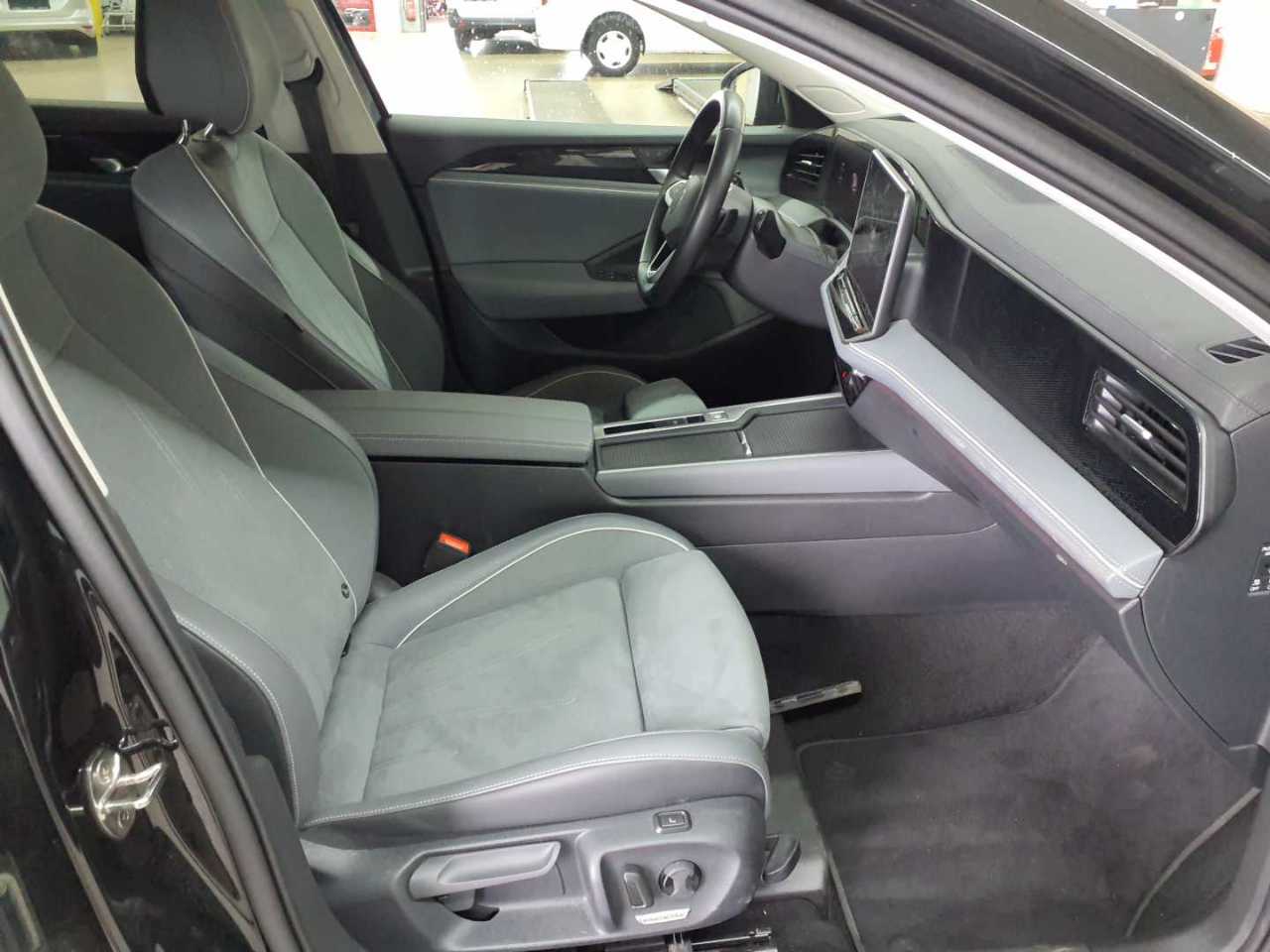 Volkswagen Passat Variant 1.5 e-TSI OPF DSG Business 7