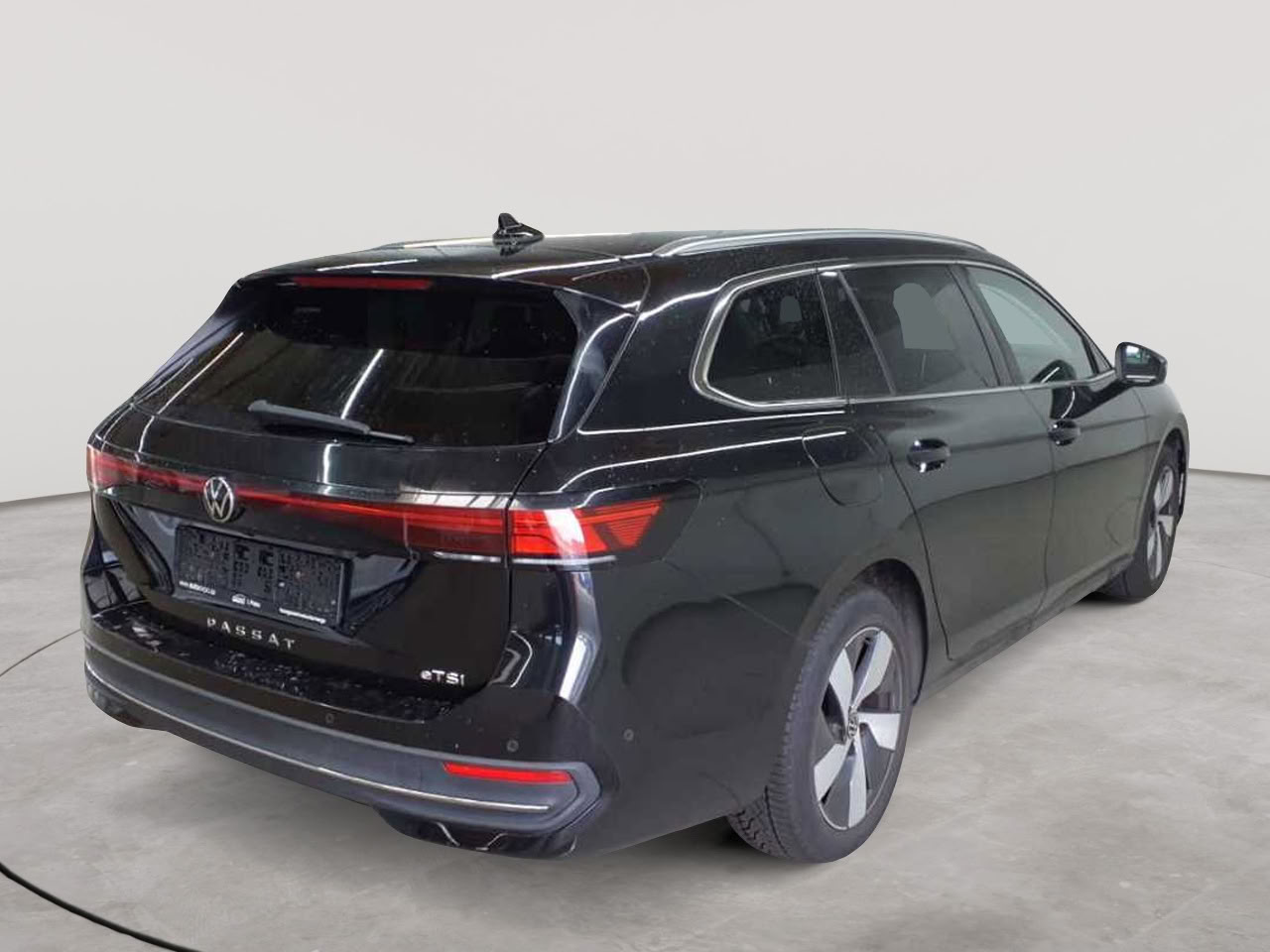 Volkswagen Passat Variant 1.5 e-TSI OPF DSG Business 4
