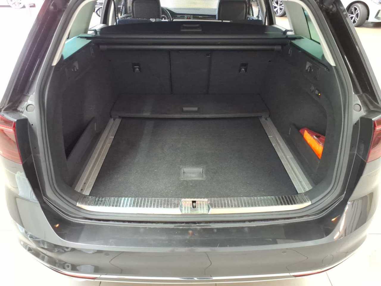 Volkswagen Passat Variant 2.0 TDI SCR DSG Elegance 15