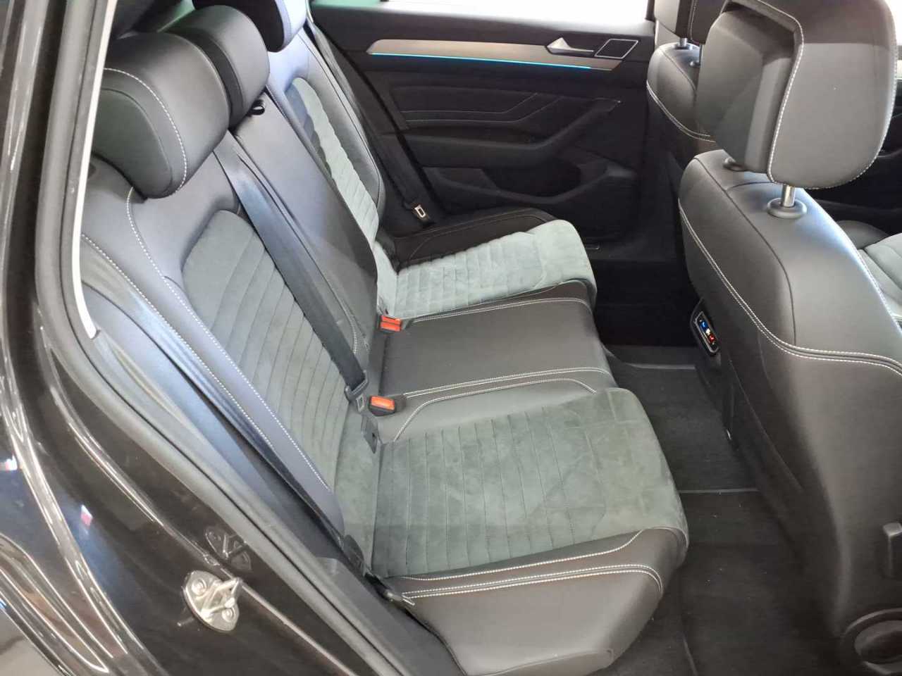 Volkswagen Passat Variant 2.0 TDI SCR DSG Elegance 14