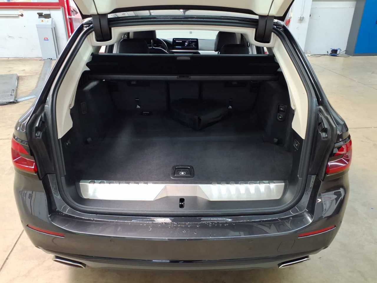 BMW 530e xDrive Touring Aut. 15