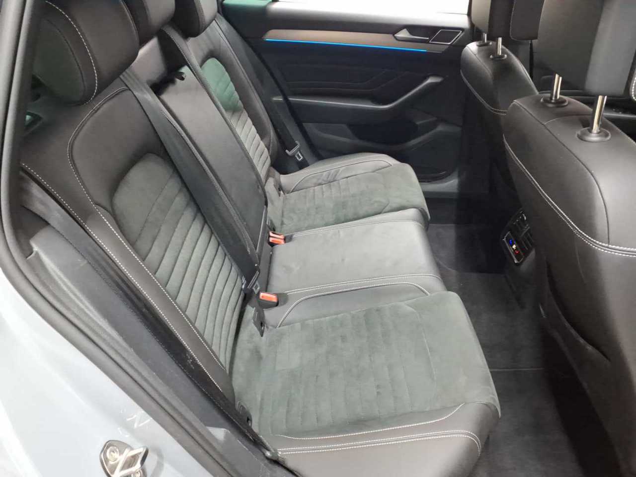 Volkswagen Passat Variant 2.0 TDI SCR Elegance 14