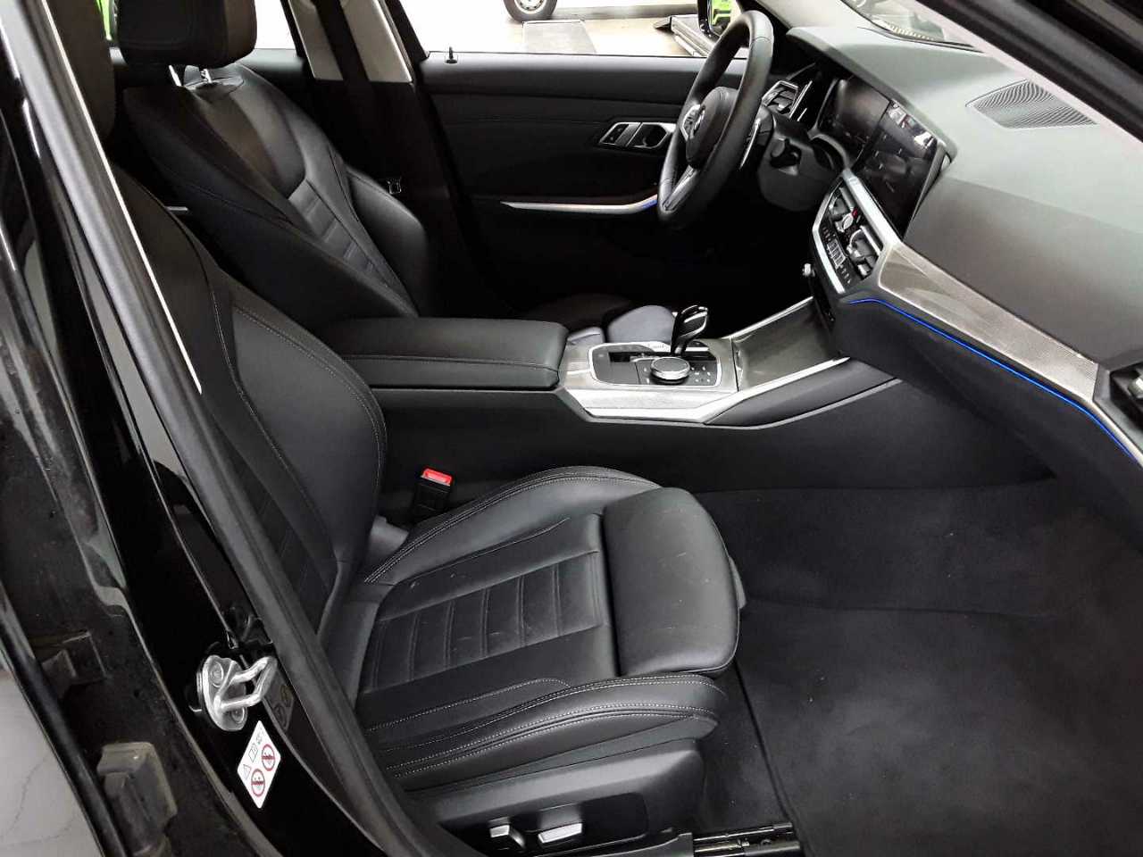 BMW 330d Touring Aut. Sport Line 8
